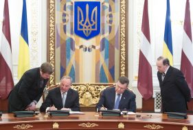 Viktor Yanukovych and Andris Berzins