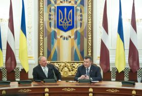 Viktor Yanukovych and Andris Berzins