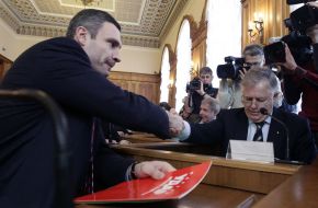 Vitaliy Klichko and Petr Simonenko