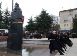 Возложение цветов к памятнику подводникам-черноморцам