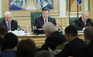 Виктор Янукович, Николай Азаров и Владимир Рыбак