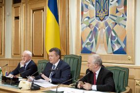 Виктор Янукович, Николай Азаров и Владимир Рыбак