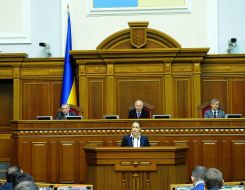 Наталия Королевская выступает во время заседания Верховной Рады