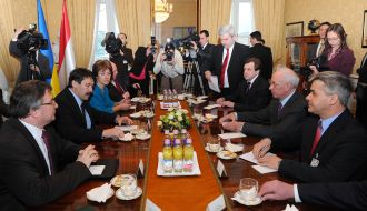 Yanosh Ader and Nikolay Azarov