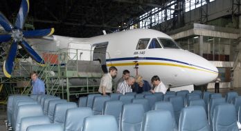 Літак АН-140