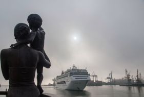 Круизный лайнер "MSC Lirica"