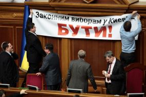 The deputies from the opposition hang posters