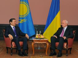 Serik Akhmetov and Nikolay Azarov