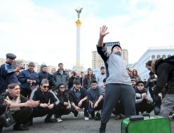 Участники парада гопников