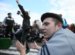 Участник парада гопников