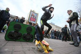 Участники парада гопников