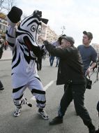 Участники парада гопников