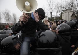 Soldiers of special "Berkut" crowding protesters