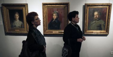 Visitors of view the pictures