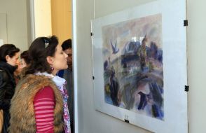 A girl looks a picture