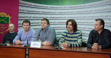 Members of the "Rogdestvo"