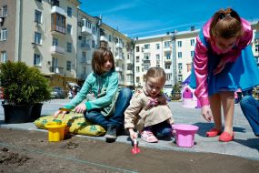 Kids in the subbotnik