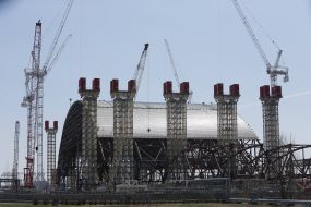 Construction of the arch of the new sarcophagus at Chernobyl