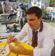 Pavel Kozyrev paints egg