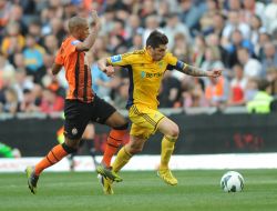 Fernandinho and Jose Ernesto Sosa