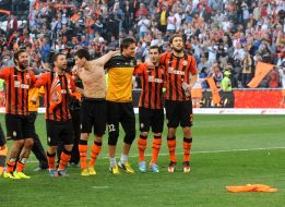 Players of FC "Shakhtar" celebrate victory