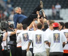 Players of FC "Shakhtar" shake Rinat Akhmetov