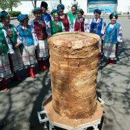 160-kilogram cake