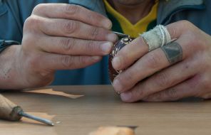 The convicts of Kamenskaya prison decorate Easter eggs