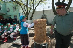 160-kilogram cake