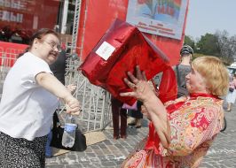 Communist supporter brandishing a package on a woman-nationalist