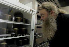 Baking Easter cakes