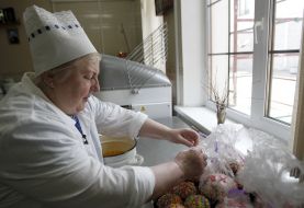 Baking Easter cakes