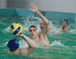 Players of the Lvov command on water-polo “Dinamo”