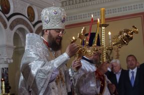 Easter divine service