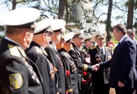 Viktor Yanukovych speaks with veterans