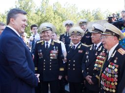 Viktor Yanukovych speaks with veterans