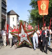 The ceremony of laying flowers