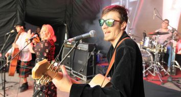 The group "Dzhalapita 'and musicians' Yorogo Klotz" and "GYCH Orchestra"