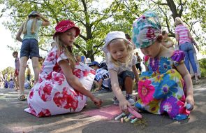 Children paint on the pavement