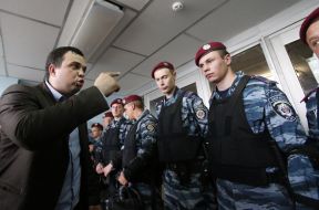 Mykola Melnichenko trying to get to court