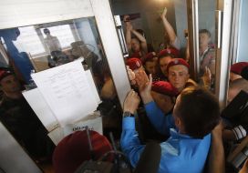 Mykola Melnichenko trying to get to court