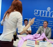 Катерина Кобко кидає гамівну сорочку у Вадима Колесніченка