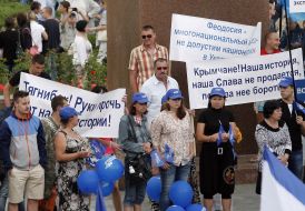 Participants of the anti-fascist meeting