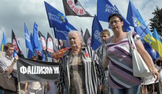 Participants of the anti-fascist mass meeting
