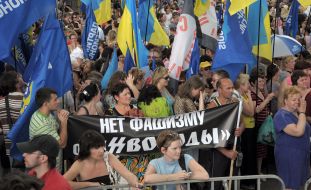 Participants of the anti-fascist mass meeting