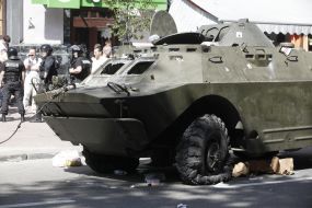 Armoured troop-carrier 