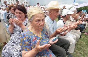 Крымские татары на митинге