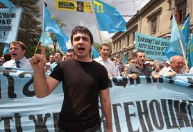 Крымские татары на митинге