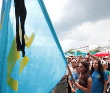 Крымские татары на митинге