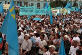 Крымские татары на митинге